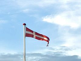 Dánsko_na pozadí oblohy je dánská vlajka_foto RS